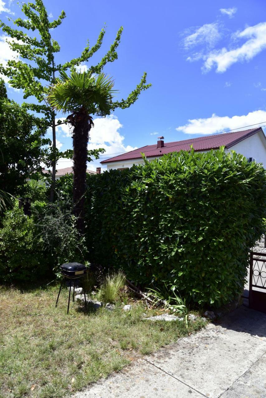 Apartment Palm Tree Malinska Exterior photo