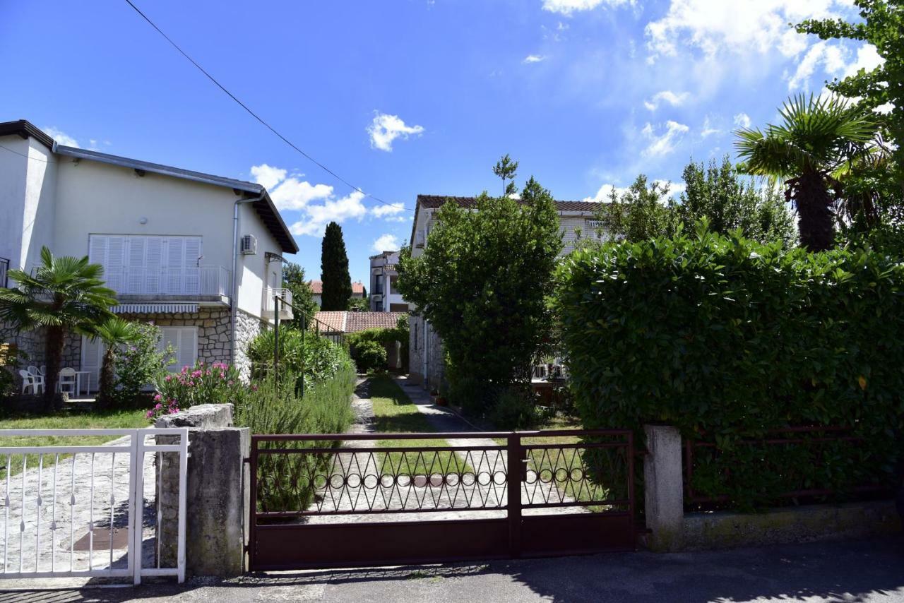 Apartment Palm Tree Malinska Exterior photo